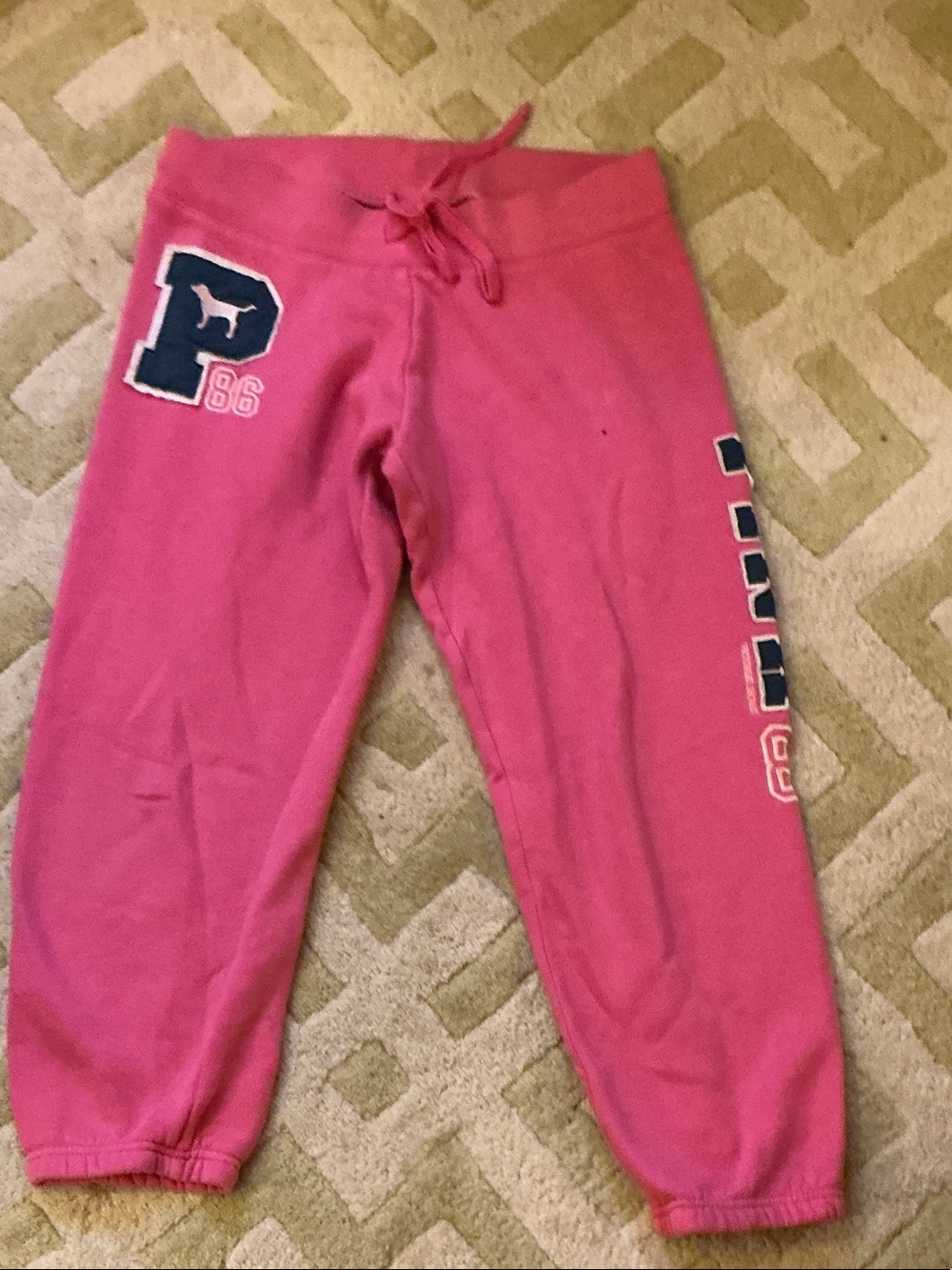 VICTORIAS SECRET PINK CROPPED SWEATS - Medium